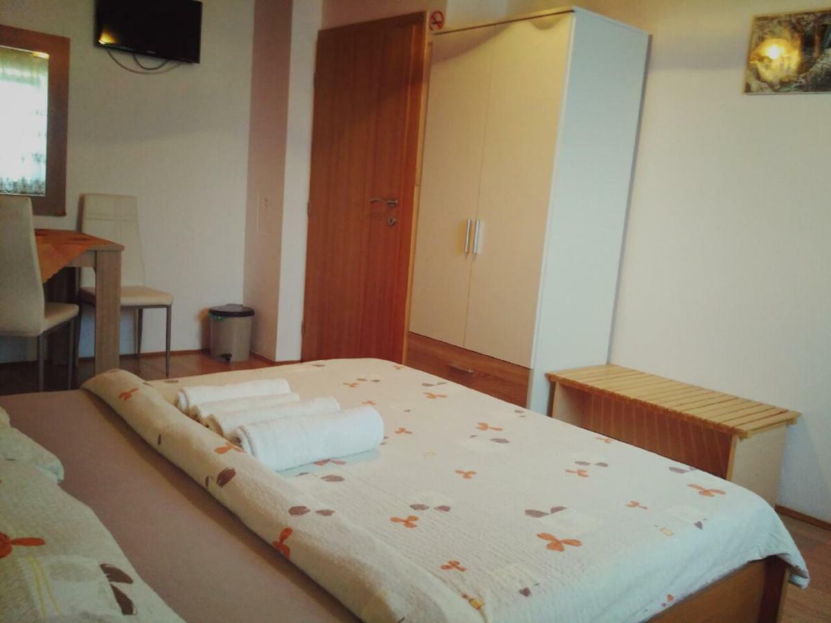 Guest House First Stop Rakovica Exterior foto